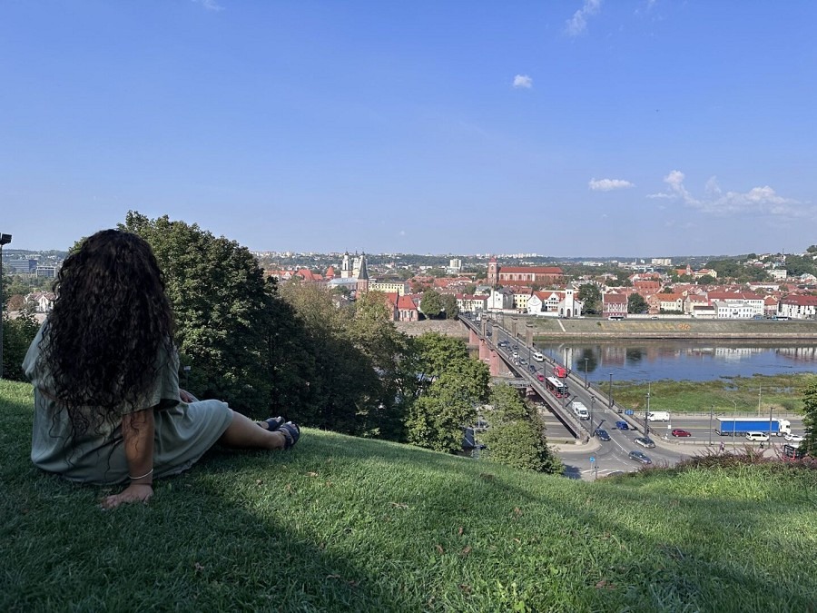 Gần 85% dân số ở Litva là người Litva. Họ nói tiếng Litva và tiếng Anh rất tốt. Ảnh: NC.