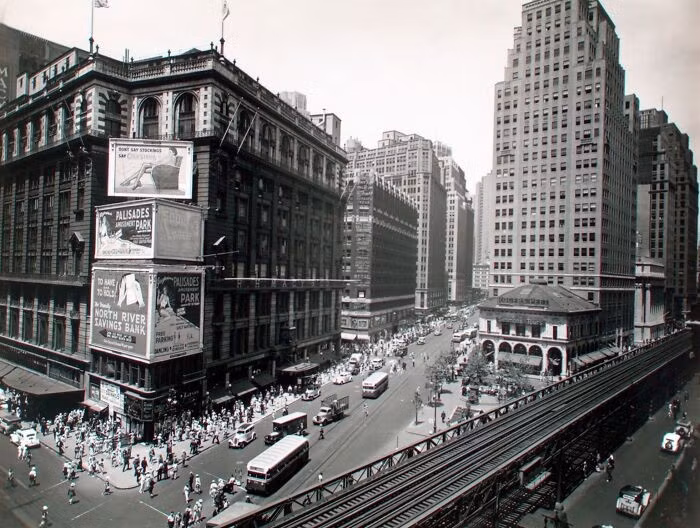 Bức ảnh chụp Quảng trường Herald, Đường 34 và Broadway, nhìn từ trên cao năm 1936.