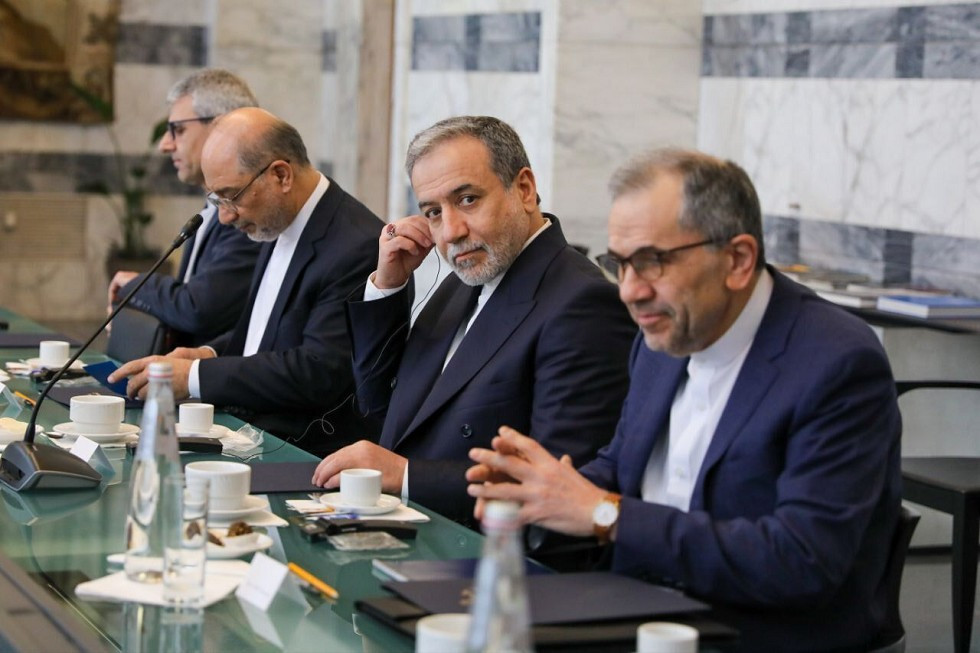Bộ trưởng Ngoại giao Abbas Araqchi (thứ hai từ phải sang) dẫn đầu phái đoàn Iran tham gia vòng thứ 3 cuộc đàm phán gián tiếp với Mỹ vào cuối tháng 4/2025. Ảnh: IRNA. israel3.png
