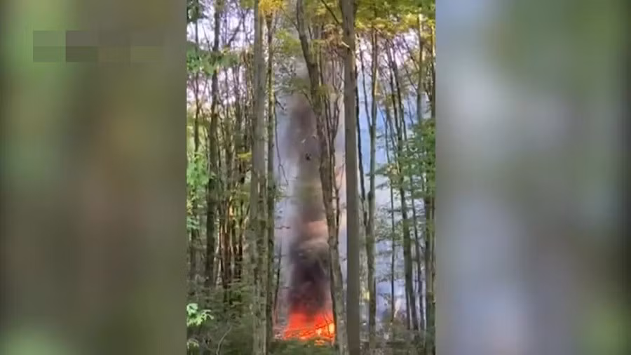 Joe Nuskievicz, người sống gần sân bay nơi chiếc máy bay xấu số cất cánh, kể lại: "Tôi nghe thấy tiếng va chạm mạnh và tôi biết thứ gì đó đã rơi xuống". Ảnh: NN.