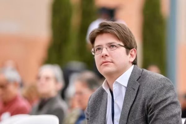 Ông Miguel Uribe Turbay, sinh ngày 28/1/1986 tại Bogotá, là cháu trai của cựu Tổng thống Colombia Julio Cesar Turbay. Ông có bằng luật và thạc sĩ Chính sách công của Đại học Andes, bằng thạc sĩ Quản trị công của Trường Harvard Kennedy. Ảnh: BN.