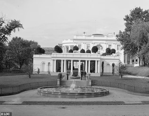 Ảnh chụp Cánh Đông của Nhà Trắng vào năm 1906. Ảnh: LOC.