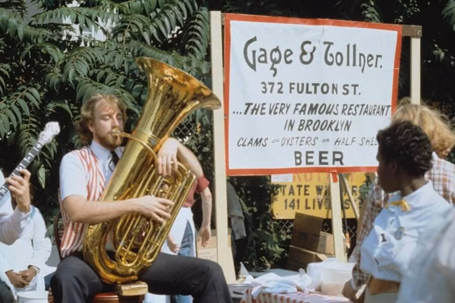 Một ban nhạc đang chơi nhạc tại nhà hàng Gage &amp; Tollner ở Brooklyn. Ảnh: Facebook.