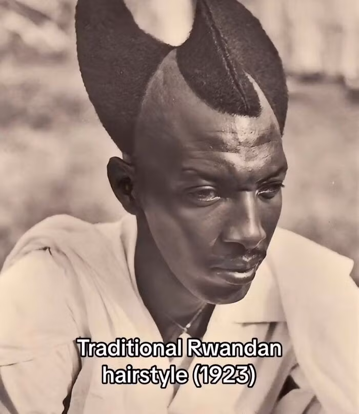 Kiểu tóc truyền thống ở Rwanda vào năm 1923.