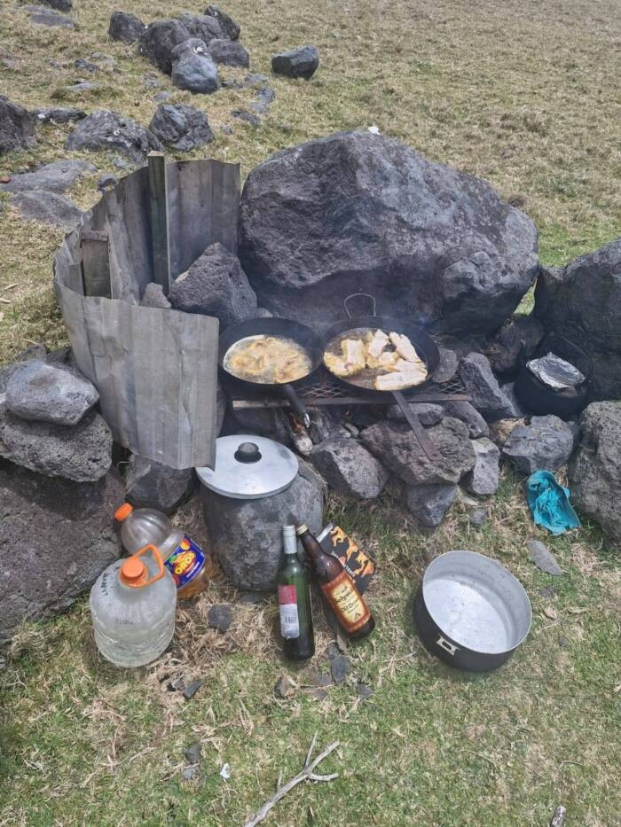 Tiệc nướng ngoài trời với các nguyên liệu có nguồn gốc tại địa phương.