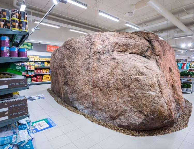 Tảng đá được cho là có niên đại khoảng 10.000 năm tuổi nhưng người ta chỉ phát hiện ra nó khi đào móng vào tháng 9/2014. Ảnh: Nordecon.