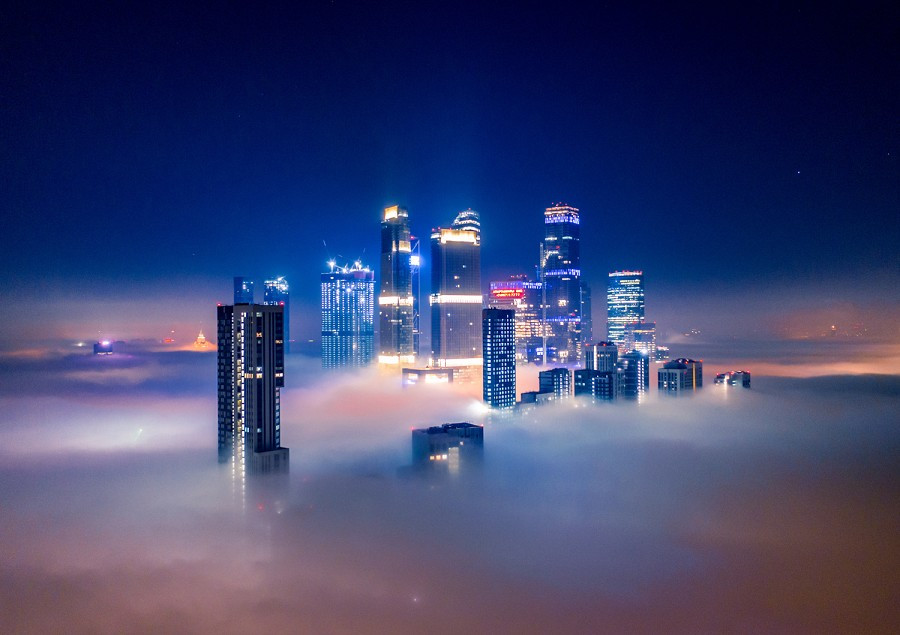 Moscow là trung tâm chính trị, kinh tế, văn hóa và khoa học của Nga, thu hút đông đảo du khách.