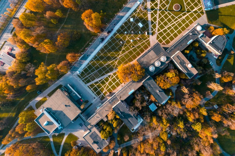 Moscow được biết đến với nhiều công viên, vườn hoa,...mang đến không gian thư giãn và nghỉ ngơi.