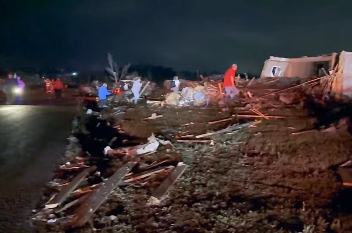 Bộ trưởng Bộ An ninh Nội địa Mỹ Kristi Noem cho biết trong bài đăng trên X rằng bà đã liên lạc với lãnh đạo của các tiểu bang bị ảnh hưởng bởi cơn bão, nhấn mạnh rằng DHS sẵn sàng cung cấp nguồn lực và hỗ trợ cần thiết. Ảnh: FB.