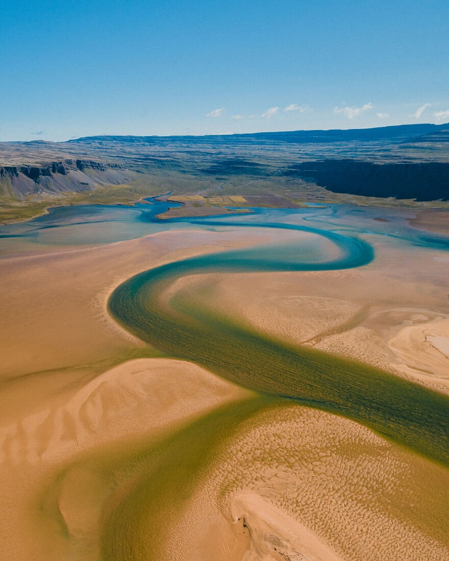 Bãi biển Raudisandur ở Westfjords.