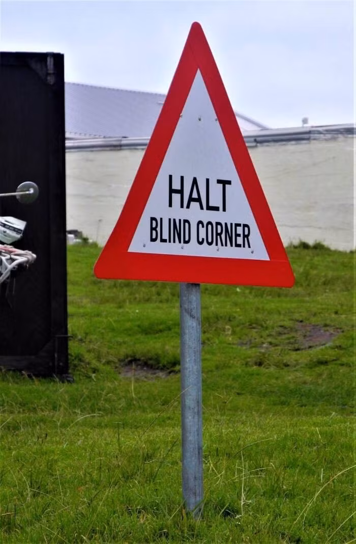 Biển báo giao thông duy nhất ở khu Edinburgh of the Seven Seas.