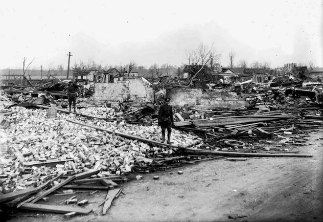 Cảnh hoang tàn trên một con phố ở Griffin 100 năm trước.