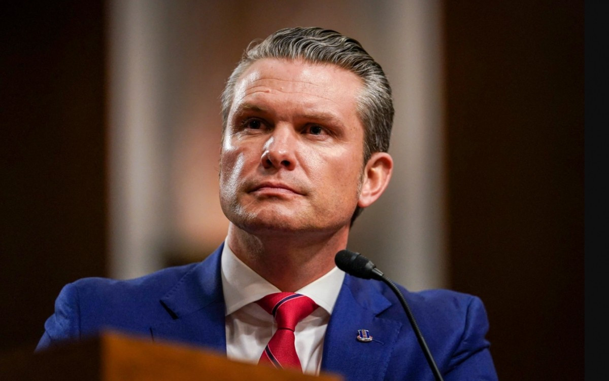 Cũng trong ngày 7/6, Bộ trưởng Quốc phòng Pete Hegseth cảnh báo rằng "Lực lượng Thủy quân Lục chiến đang tại ngũ" đang trong tình trạng "báo động cao" và có thể sẽ được triển khai tới Los Angeles. Ảnh: NBC.