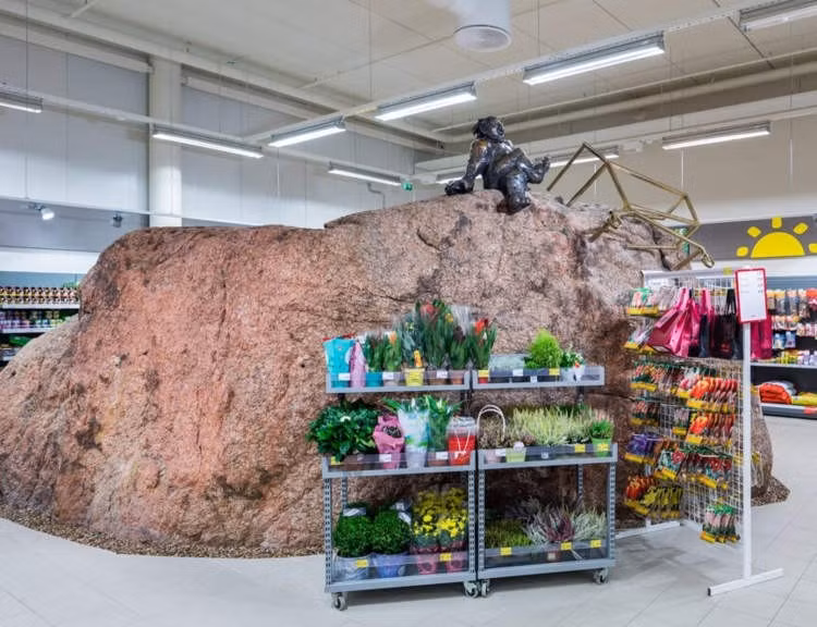 Hòn đá thậm chí được sử dụng để làm nơi trưng bày cho các tác phẩm nghệ thuật,...Ảnh: Nordecon.