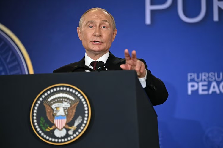 Tổng thống Putin nhất trí với ông Trump rằng việc đảm bảo an ninh cho Ukraine là cấp thiết và bày tỏ sẵn sàng hợp tác về vấn đề này. Ông hy vọng rằng sự hiểu biết lẫn nhau đạt được trong các cuộc thảo luận sẽ mở đường cho hòa bình. Ảnh: Getty.