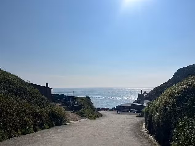 Nhiều bạn trẻ đến đây để nghỉ dưỡng, tận hưởng cuộc sống yên bình, tránh xa sự ồn ào, hối hả nơi phố thị.