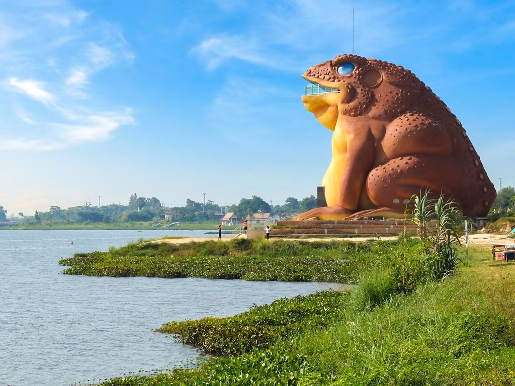 Tượng cóc khổng lồ ở Yasothon được xây dựng vào năm 2015 nhằm tôn vinh văn hóa dân gian địa phương. Ảnh: Shutterstock.