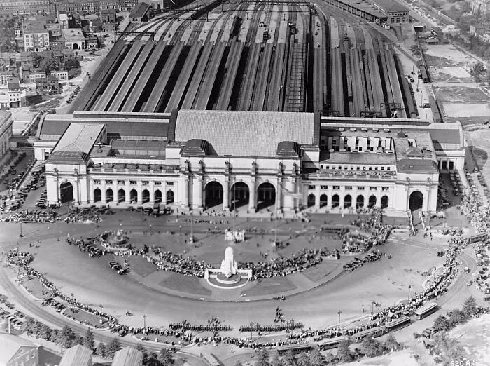 Nhà ga Union ở Washington DC nhìn từ trên cao 100 năm trước.