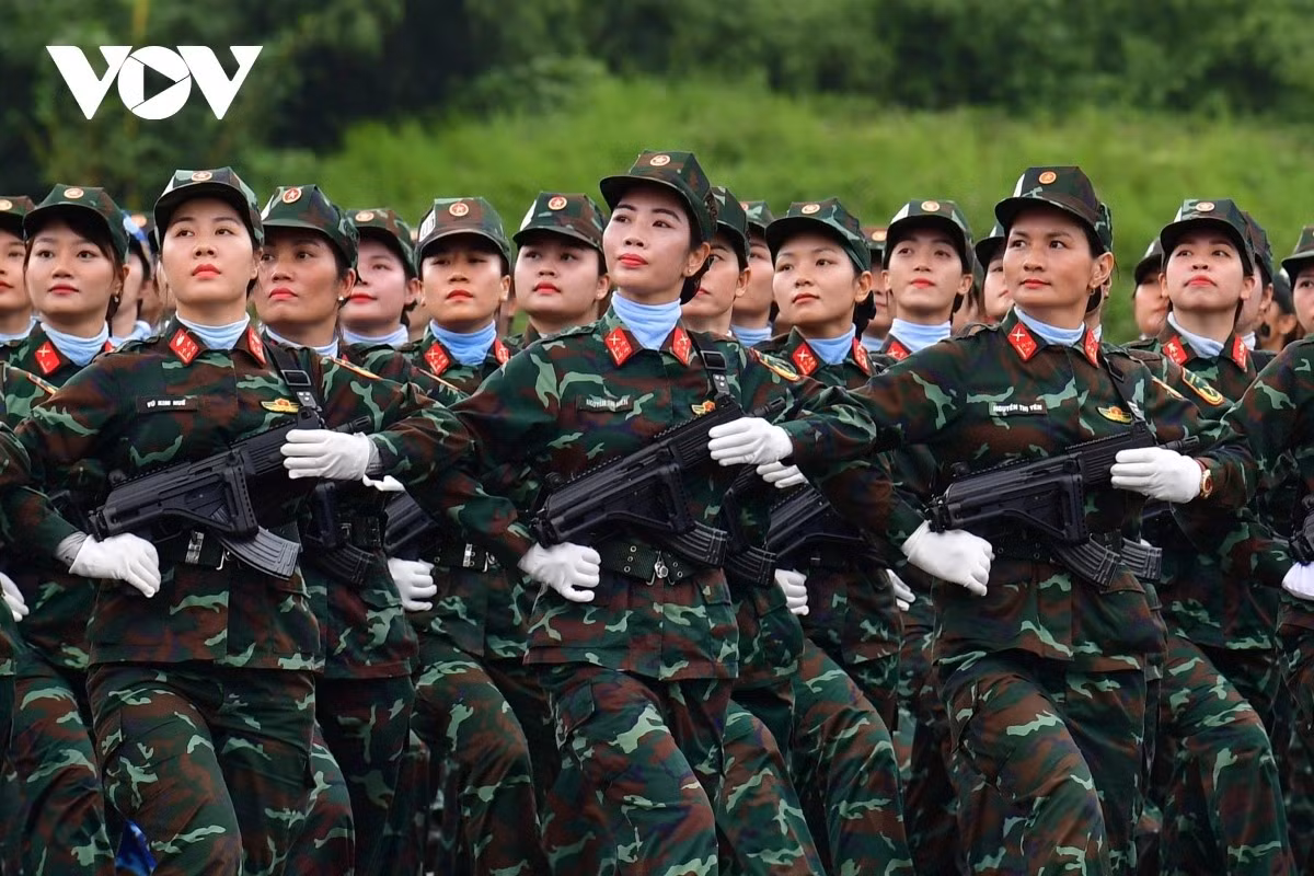 Khối nữ sĩ quan gìn giữ hòa bình tham gia hợp luyện.