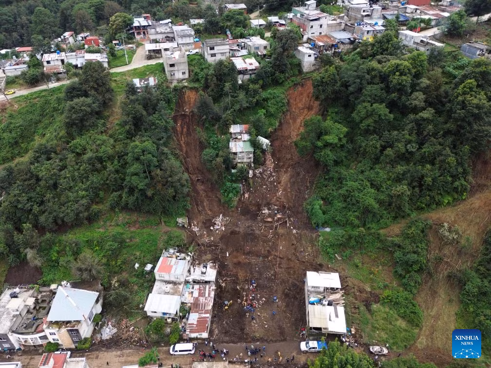 Theo Tân Hoa Xã ngày 14/10, ít nhất 64 người thiệt mạng và hàng chục người vẫn mất tích sau nhiều ngày mưa lớn và lũ lụt tấn công miền trung và miền đông Mexico vào tuần trước. (Nguồn ảnh: Xinhua News)