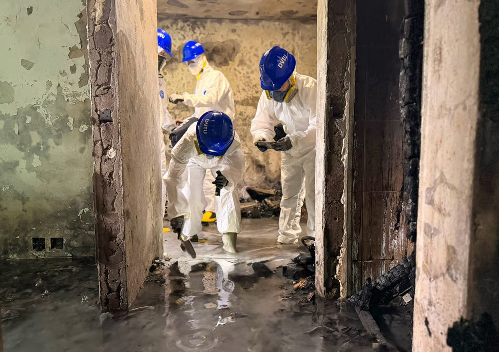 Công tác cứu hộ vẫn đang được tiếp tục tại hiện trường. Nguồn tin cho biết, sẽ mất khoảng 3 đến 4 tuần để hoàn tất việc thu hồi và nhận dạng các thi thể. Ảnh: SCMP.