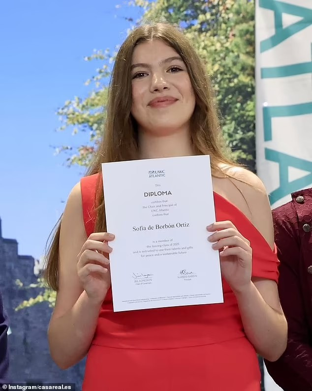 Công chúa Sofia xinh đẹp nổi bật trong chiếc váy màu đỏ. Ảnh: Instagram.