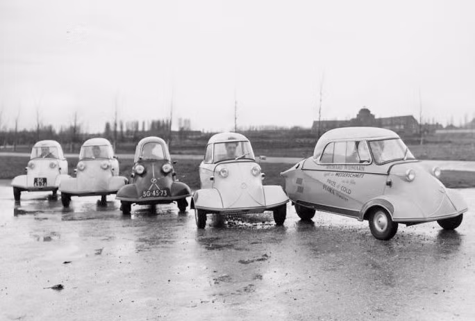 Những chiếc xe Messerschmitt Kabinenroller năm 1955.
