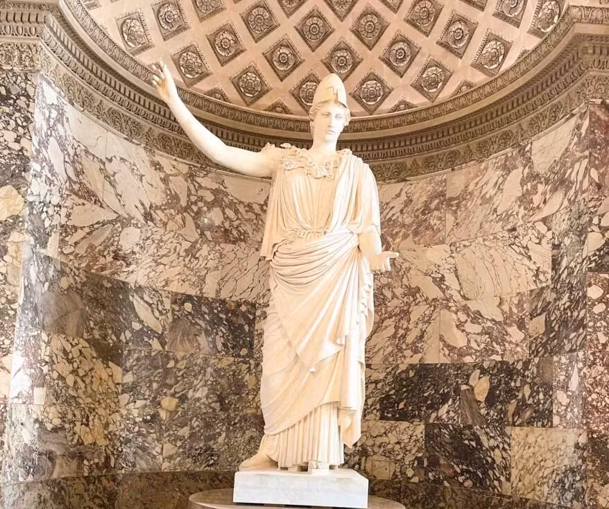 Bảo tàng Louvre lưu giữ hơn 380.000 hiện vật, nhưng chỉ trưng bày khoảng 35.000 tác phẩm thường xuyên, chia thành 8 bộ sưu tập chính cùng nhiều bộ sưu tập khác. Ảnh: DC.