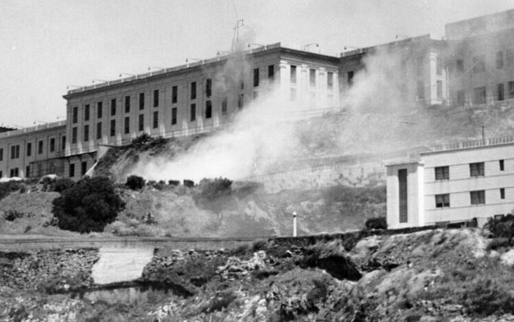 Một cuộc nổi loạn của tù nhân nhà tù Alcatraz kéo dài ba ngày vào tháng 5/1946. Ảnh: Thư viện Công cộng San Francisco.
