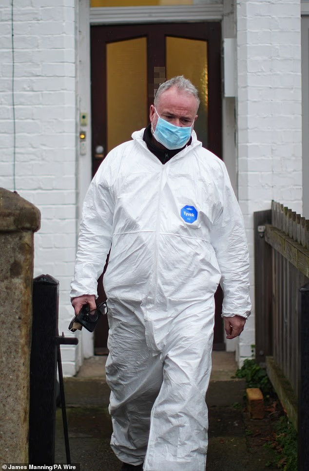 Adams được cho là đã cho Adoum ở nhờ nhưng sau đó yêu cầu anh ta rời đi. Nghi phạm đã bị cảnh sát bắt giữ. Ảnh: Nhân viên pháp y có mặt tại hiện trường. Ảnh: PA.