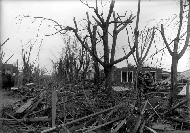 Khoảng 15.000 ngôi nhà đã bị phá hủy trong trận lốc xoáy khi đó.