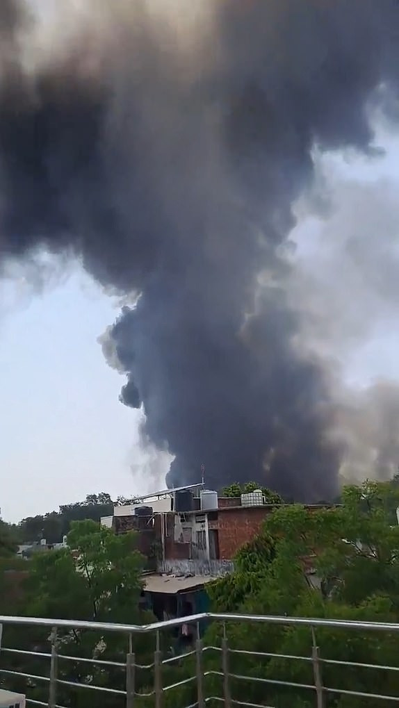 Bộ trưởng Y tế Ấn Độ cho biết "nhiều người thiệt mạng" trong vụ rơi máy bay nhưng chưa có con số chính xác. Hãng Air India cho biết, trong số 230 hành khách có 169 người là công dân Ấn Độ, 53 người Anh, 1 hành khách Canada và 7 người là công dân Bồ Đào Nha. Ảnh: Telegram.