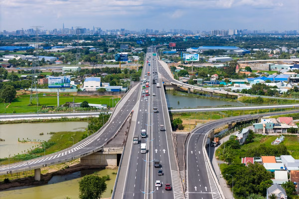Khi hoàn thành, Vành đai 3 TP.HCM cùng với hai cao tốc Bến Lức - Long Thành và TP.HCM - Trung Lương sẽ tạo trục giao thông bao quanh khu vực TP.HCM, hạn chế xe chạy xuyên tâm qua nội đô. Dự án còn giảm thời gian đi lại, chi phí logistics, tạo liên kết vùng và thúc đẩy phát triển vùng kinh tế trọng điểm phía Nam.