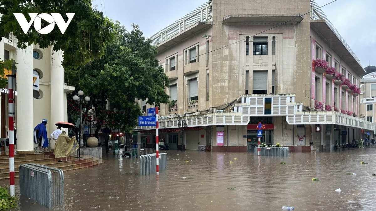 Trước tình trạng, úng ngập cục bộ xuất hiện tại nhiều tuyến phố trung tâm sau mưa lớn, Hà Nội đang triển khai nhiều dự án đầu tư xây dựng chống úng ngập cục bộ cho một số điểm thuộc khu vực nội đô.