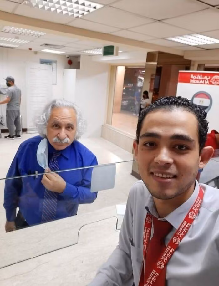 "Bản sao" của Einstein được nhìn thấy trong siêu thị Kheir El-Zaman.