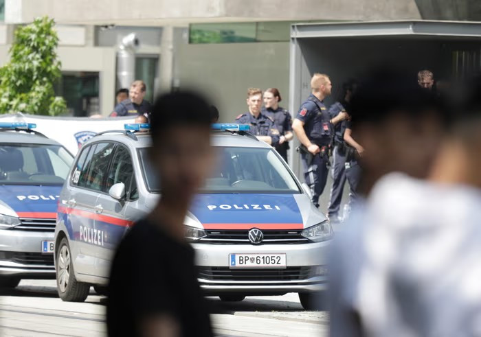 Ngoài ra, ít nhất 28 người bị thương, trong đó có 4 người trong tình trạng nguy kịch. Ảnh: Getty.