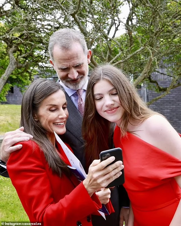 Công chúa Infanta Sofía sinh năm 2007, là con gái thứ hai của Vua Felipe VI và Hoàng hậu Letizia. Ảnh: Instagram.