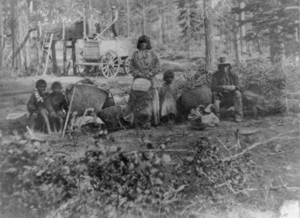 Người Washoe tại khu vực hồ Tahoe năm 1866. Ảnh: Thư viện Quốc hội.