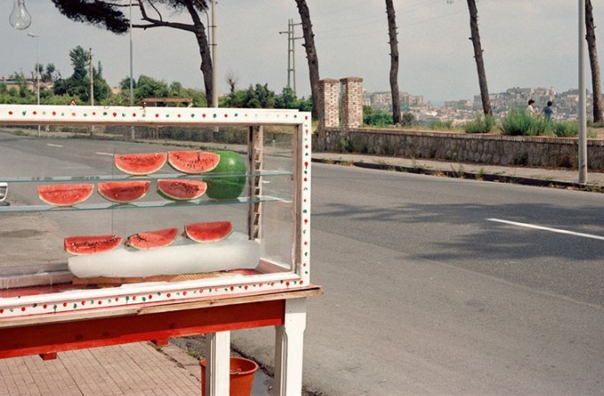 Cửa hàng bán dưa hấu trong một ngày nắng.