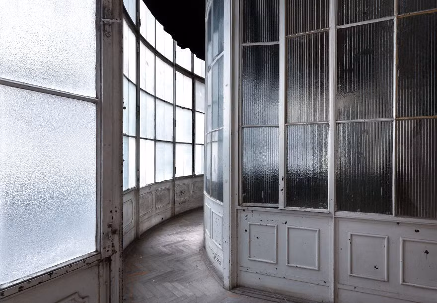 "Nội thất của cung điện cũ này rất ấn tượng. Nơi đây thường được sử dụng làm bối cảnh quay phim", Anthony và Florent chia sẻ.