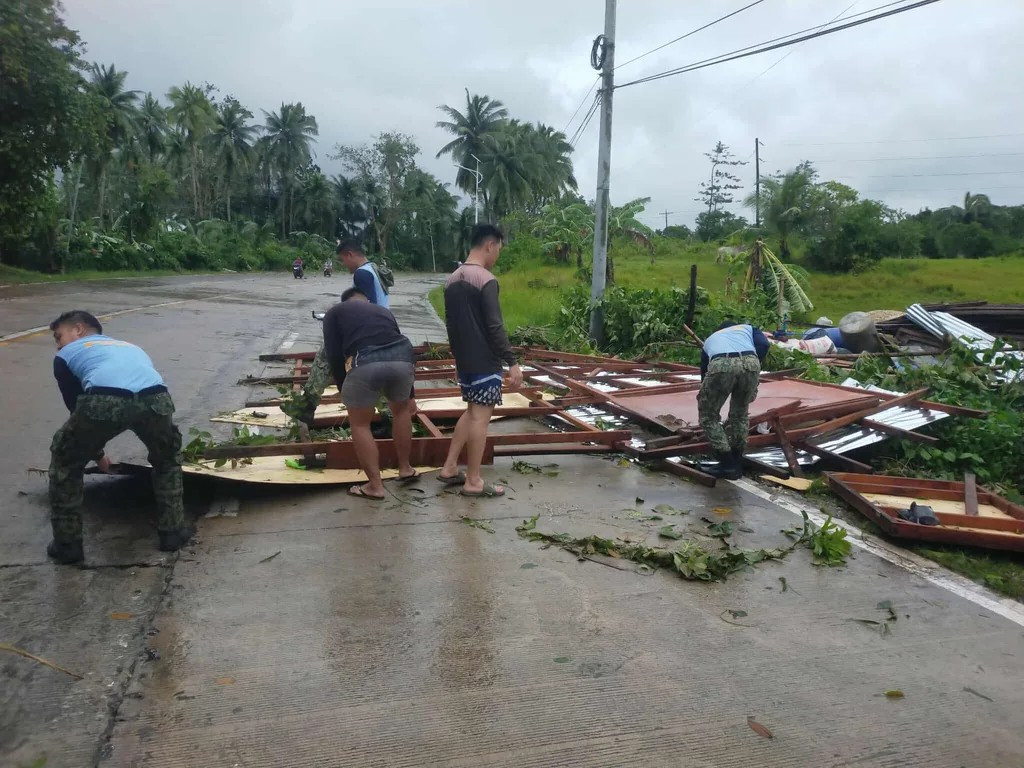Các hoạt động dọn đường cũng được tiến hành tại một số địa điểm ở Cataingan, Masbate, ngày 26/9.