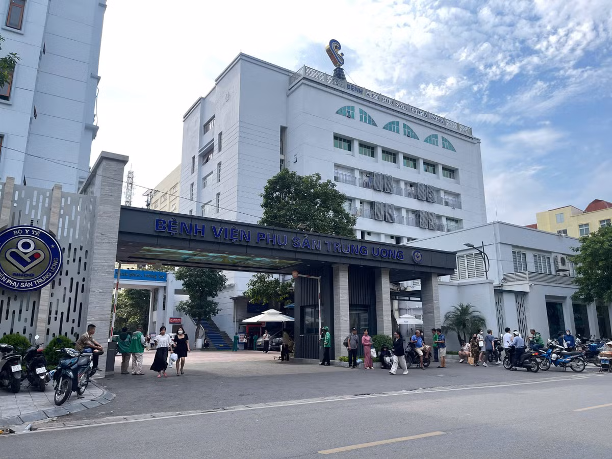 Bệnh viện Phụ sản Trung ương đã nhiều lần phát hiện, phản ánh và phối hợp chặt chẽ với công an để ngăn chặn nạn "cò mồi" chèo kéo bệnh nhân, móc nối với phòng khám tư trục lợi. Ảnh: Phương Anh.