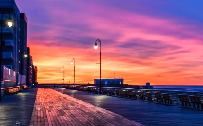 Thành phố New York là nơi "sản sinh" ra những nghệ sĩ làm thay đổi nghệ thuật hiện đại. Từ những năm 1940 trở đi, sự cởi mở và năng lượng sáng tạo của thành phố đã giúp định hình các phong trào, định nghĩa lại cách thức tạo ra và hiểu nghệ thuật.