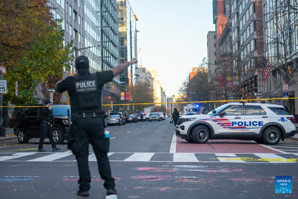 Thống đốc Tây Virginia Patrick Morrisey cho biết vụ nổ súng tại Washington DC là "hành động bạo lực không thể chấp nhận được". "Hai lính Vệ binh Quốc gia Tây Virginia đã bị bắn giữa ban ngày tại thủ đô Washington DC. Đây là một hành động bạo lực không thể chấp nhận được", Thống đốc Morrisey nói. Ảnh: Xinhua News.