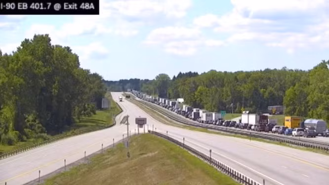 Được biết, chiếc xe buýt khi đó chở 54 người, trong đó có hai nhân viên công ty xe buýt. Các hành khách có độ tuổi từ 1 đến 74 tuổi và hầu hết là người Ấn Độ, Trung Quốc hoặc Philippines. Ảnh: Sở Giao thông Vận tải New York.