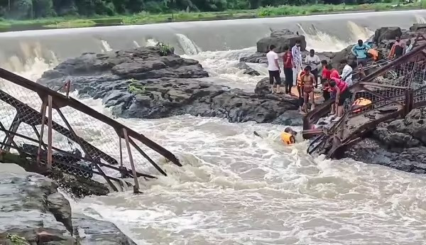 Vụ tai nạn khiến ít nhất 6 người thiệt mạng và hàng chục người khác bị thương. Ngoài ra, nhiều người vẫn mất tích sau khi bị nước cuốn trôi. Ảnh: IT.