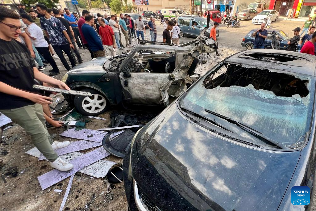 "Người thiệt mạng trong cuộc không kích Al-Doueri là Mohammad Hadid, một thành viên của lực lượng Hezbollah, và người thiệt mạng trong cuộc không kích Aita al-Shaab là Youssef Naameh Srour, cũng là một thành viên Hezbollah", một nguồn tin trong Cơ quan tình báo quân đội Lebanon cho biết.