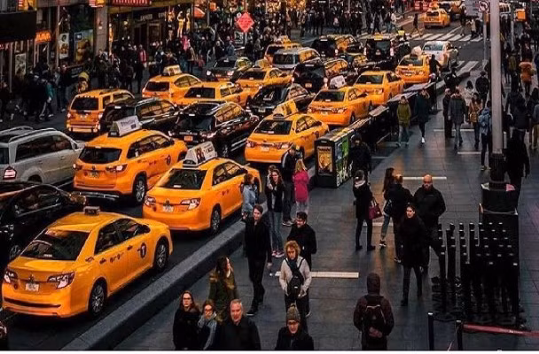 Theo Bored Panda, taxi ở New York có màu vàng. Chính quyền thành phố chính thức đưa ra quy định này vào năm 1967. (Nguồn ảnh: Bored Panda)