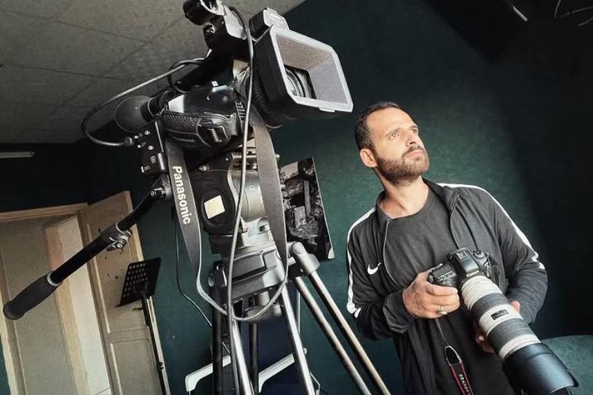 Theo nguồn tin địa phương, trong số những người thiệt mạng có nhà báo Ismail Abu Hatab (ảnh), trong khi một nhà báo khác, Bayan Abu Sultan, bị thương và tình trạng hiện ổn định. Ảnh: Instagram.