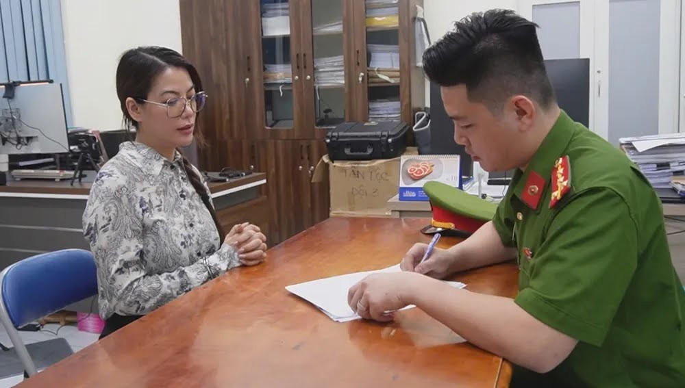 Diễn viên Trương Ngọc Ánh làm việc tại cơ quan công an. Ảnh: CA Diễn viên Trương Ngọc Ánh làm việc tại cơ quan công an. Ảnh: CA